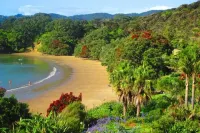 DAVINAS - Beach-front Holiday Apartment