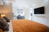 “Villa Oasis” Walking distance to beach, supermarket and restaurants.