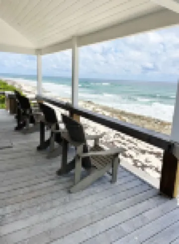 Quaint Cottage On The Beach in the South End