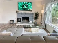 Lovely 3-bedroom upper rental unit Hotels in Mission