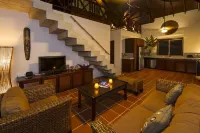 Entire Complex with Spectacular Views sleeping 16 people