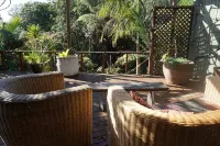 Moana Apartment with Bush Views and near Surf Hotels in Raglan