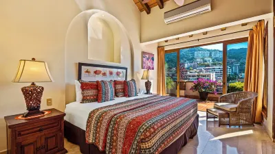 Penthouse Suite with Wraparound Balcony, Private Jacuzzi on the Beach, Old Town Hotels in Emiliano Zapata