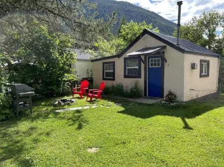 The Pine Marten ~ Easy access to Glacier National Park Отели рядом с достопримечательностью «Montana Vortex and House of Mystery»