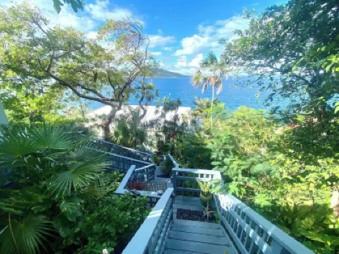 Oceanfront Villa-Private Pool-Panoramic Views -Sleeps 12 のホテル