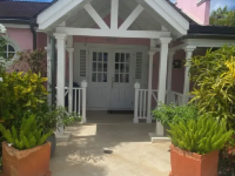 5 Porters Court, Luxury 2 Bed Villa, 5 Mins Walk to Beach, Including Beach Club Hotels in Porters