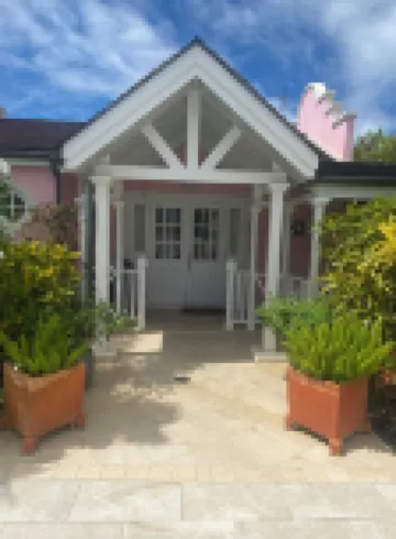 5 Porters Court, Luxury 2 Bed Villa, 5 Mins Walk to Beach, Including Beach Club
