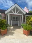 5 Porters Court, Luxury West Coast villa, 5 mins walk to beach with Beach Club Hotels in Porters