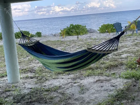 PRIVATE OCEANFRONT BEACH BUNGALOW! SNORKELING REEFS PADDLEBOARDING!