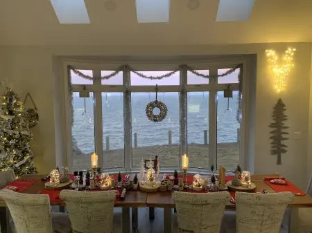 INCREDIBLE ocean cliff views at your doorstep on very private acreage + parking. Отели в г. Клэр