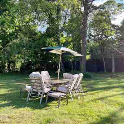 Fido friendly Walk to Red River Beach - Sleeps 20 - Hot tub - Bring your boat! Hotel Exterior