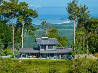 New Luxury Home - 180 degree Ocean Views - Pool/Hot tub  -Sleeps 11 - Chef avail