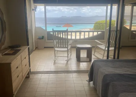 Oceanfront Completely Upgraded Sand Dollar Resort  1 Bedroom Unit A2. Bari Reef