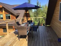 Cozy carriage house apartment with gorgeous Mount Ida views.