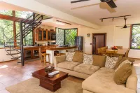 Incredible Tropical Retreat Full of Monkeys, Sloths, Toucans and much more