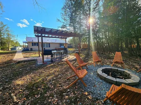 Lake Access! Catskill Cozy Home- Hot Tub +Sauna Отели в г. Fallsburg