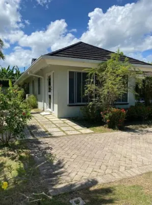 Island Style Villa in Richmond Estate Palms