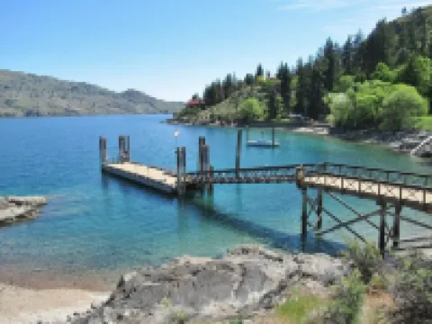 Beautiful views of Lake Chelan, scenic getaway close to downtown and Slidewaters Hotels in Chelan