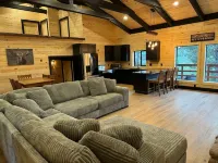 Cozy Timber Cabin 13 miles to Yellowstone National Park!