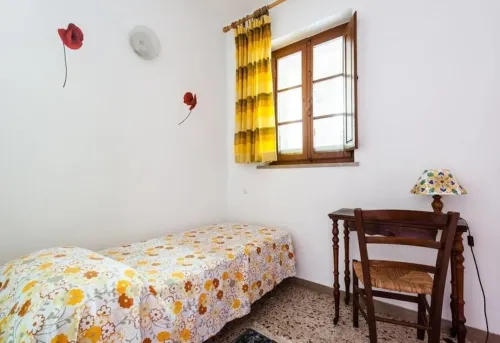 Apartment with 3 bedrooms, 1 bathroom and garden with furniture and bbc