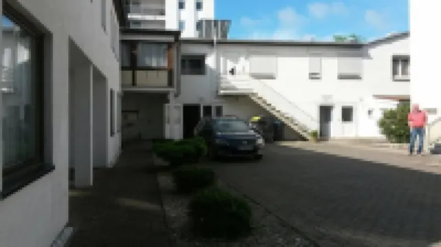 Renovated family-friendly 3 star ground floor apartment near the beach