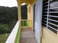 Spacious 1 bedroom Apartment to rent in Montserrat West Indies. Cudjoehead 호텔