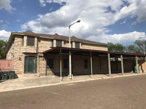 Spacious house for the whole family to enjoy a holiday or bbq & swim.