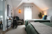 Friends & Family Getaway: 2 Kings + 1 Queen, Wifi, BBQ, Firetable, Games, 2TVs!