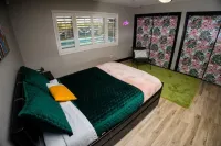 Tropical Oasis Retreat Pool/Jacuzzi/Game room/Bar