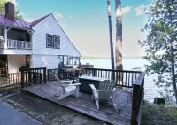 Charming Lakefront Home: Big Porches, Kayaks & Room to Gather