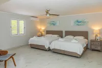 Luxury living, private pool and spectacular views!