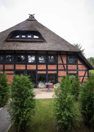 Lovingly furnished apartment in the Heidehaus, pure nature - next to the golf course.