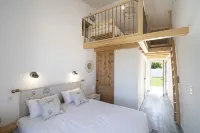 Luxury oleronnaise farmhouse at the foot of the vines with private enclosed swimming pool