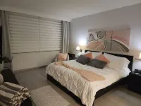 Ashford by the Beach 1  Bedroom King Size Steps by the Beach