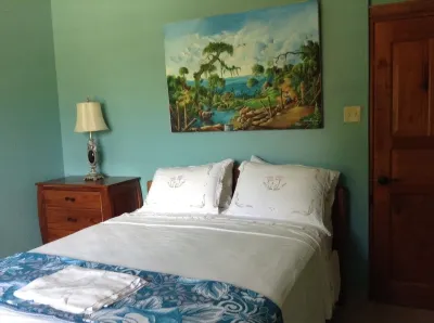 Aliana's Villas - Private Farm Home on the River (Gold Standard Certified)  호텔