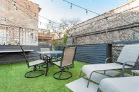 GROUP LUX in Old Town 4bd/3ba (+Rooftop/Parking) Hotels in Old Town