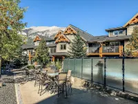 Cozy Rocky Mountain Getaway with Hot Tub! Pet Friendly & Newly Updated!