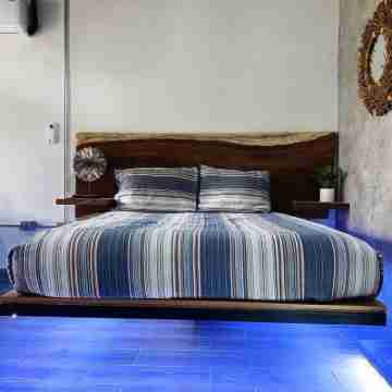 Cozy chic studio near the beach! Rooms