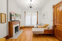Stunning 3 BR in prime Chicago location
