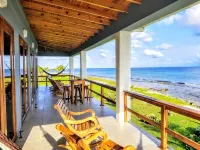 Coral Ridge House Main Floor - 1 Bedroom / 1 Bathroom - Spectacular Oceanfront Hotels in Utila