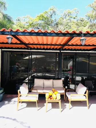 Snorkel beach, kayak and paddle board on white sand paradisiacal beach just 2min Отели рядом с достопримечательностью «Decameron»