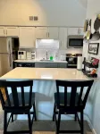 Erin's Emerald Estate-Cozy Loft