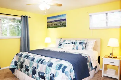 CHEERFUL 3 BEDROOM HOME WITH HUGE BACKYARD Hotels near Target