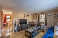 Luxury Home Central to Farmington, Plainville & Downtown New Britain Hotels in New Britain