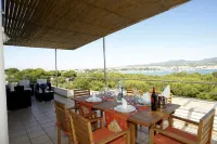 Luxury apartment with beautiful views, private pool and beach access