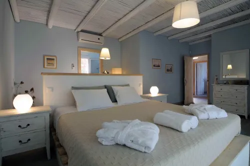 Villa Seashore: Dreamy villa by the sea side with heated pool