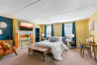 King Bed / Private Parking / 300mbps+ WiFi