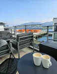 Brosundet Balcony Bliss, EV Garage, Supermarket Next Building Hotels in Alesund