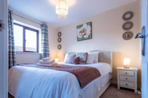 10 Guests - 5 Bedrooms - Free Parking - Lux House - 2-Star