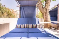 Art & Design Loft, 2 PRIVATE JACUZZIS, POOL, TERRACE AND GRILL!